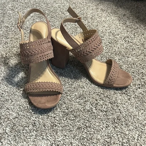 Vintage strapped dress shoe - Picture 2 of 4